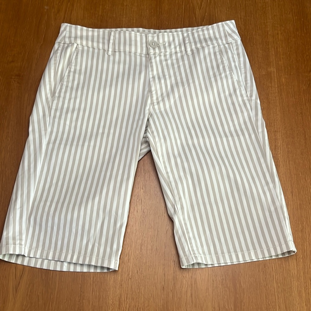 Loft Outlet Cream & Tan Striped Bermuda Shorts, Cotton Blend, 4 Pockets, Size 6